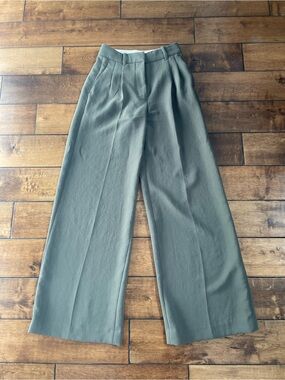 Aritzia The Effortless Pants Size 00 Extra wide Army Green